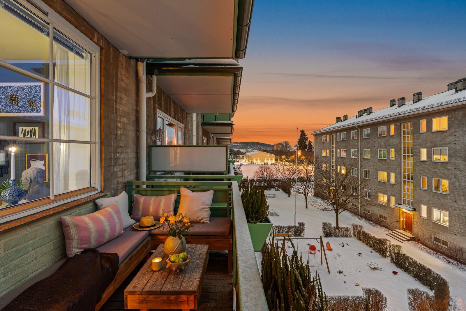 Kveldsstemning på balkongen Galleribilde