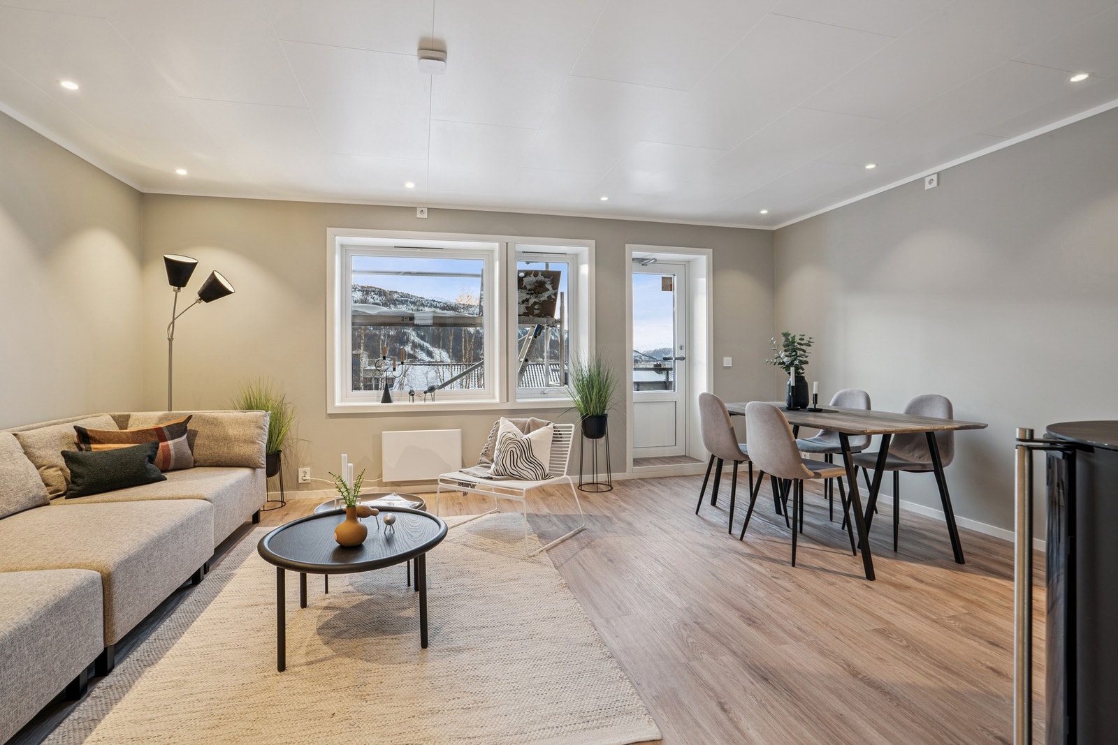 Lys og moderne 3-roms andelslelighet i 3. etasje |Populært borettslag | Sentral beliggenhet. Galleribilde