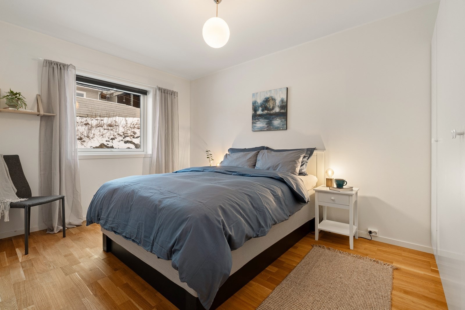 Hovedsoverommet som er av god størrelse. Soverommet er målt til 12,97 m². Galleribilde