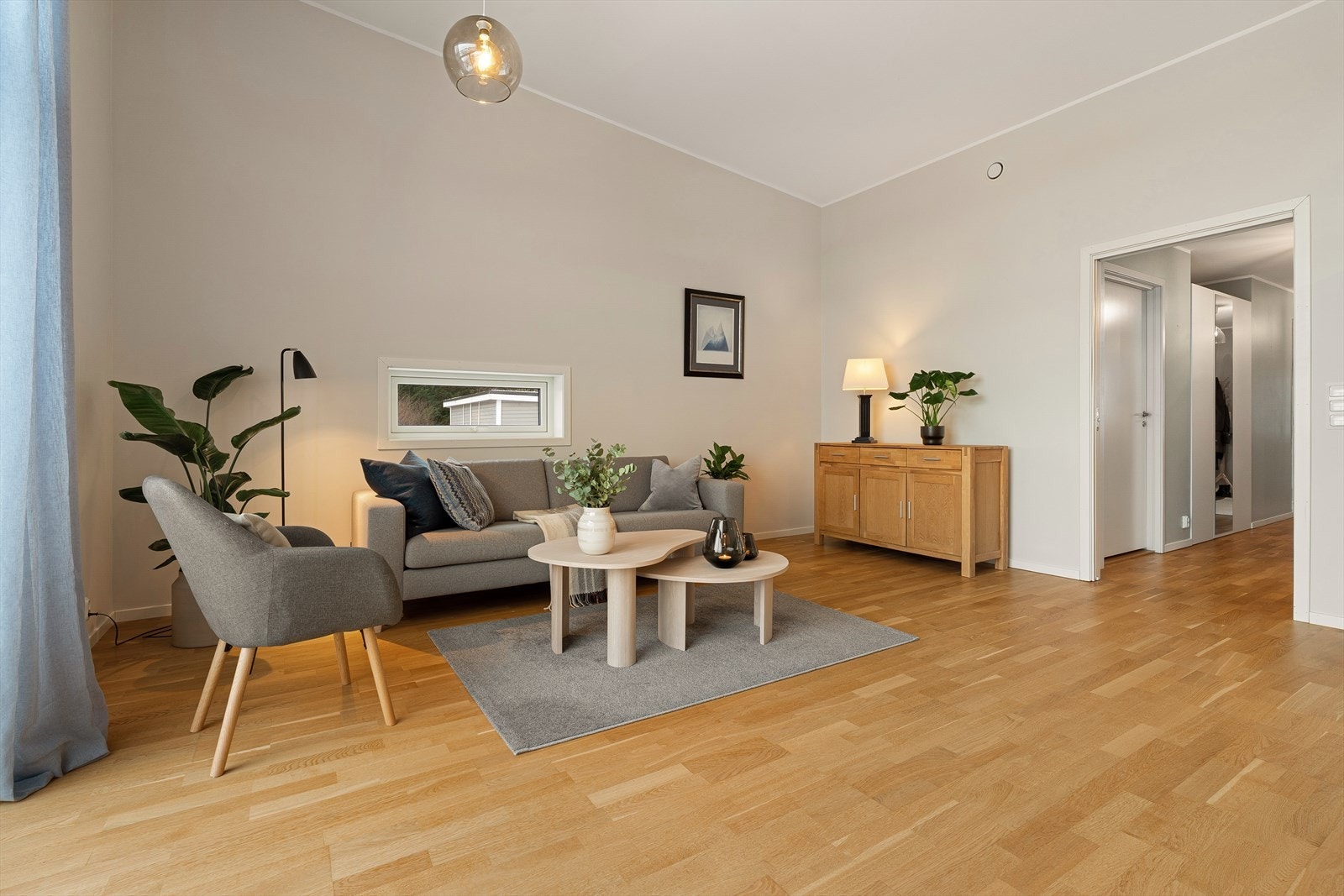 Leiligheten fremstår som moderne og har parkett på de fleste gulv. Galleribilde