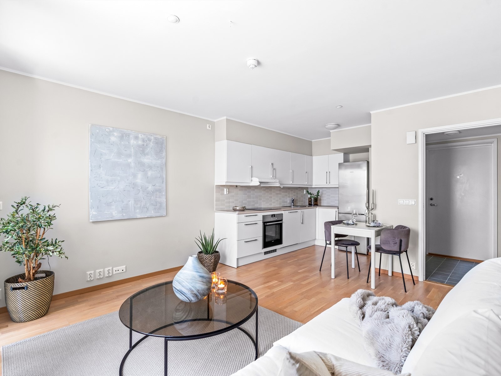 Boligen ligger fint til i byggets 4. etasje, og har en funksjonell planløsning. Galleribilde