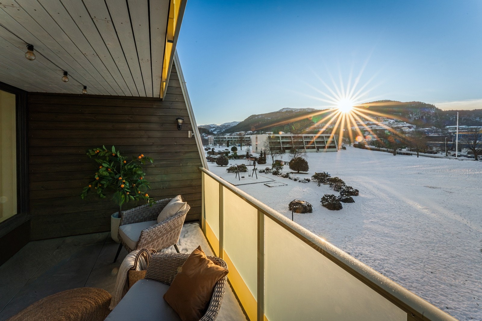 Balkongen har et moderne uttrykk Galleribilde