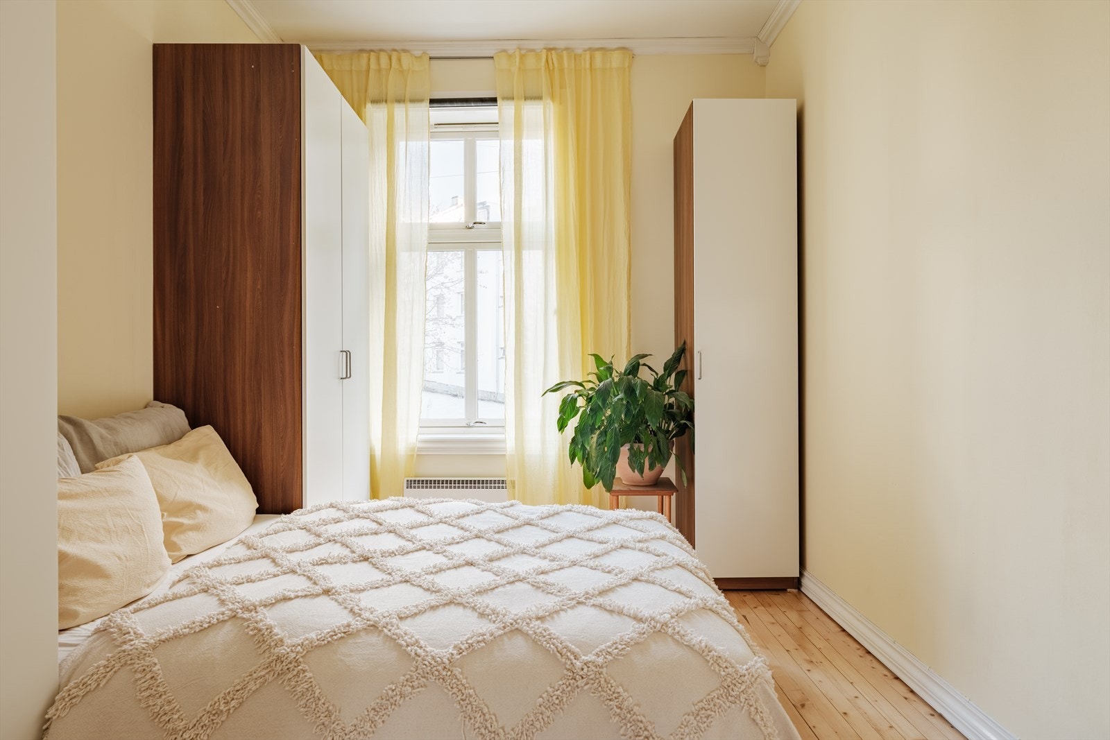 Soverommet ble malt i 2025, samtidig ble også yttervegg isolert. Galleribilde