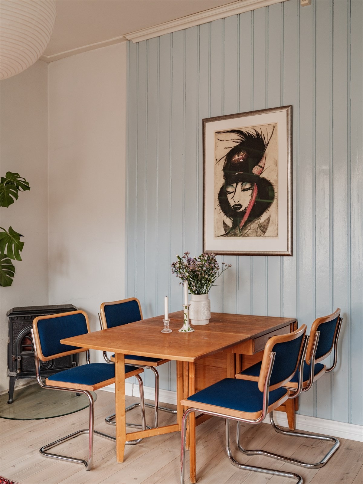 Hyggelig sted for å invitere venner, familie og naboer på middag eller spillkveld. Galleribilde