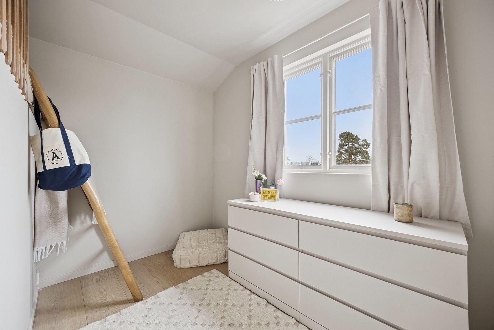 oppbevaringsplass på soverom. Galleribilde