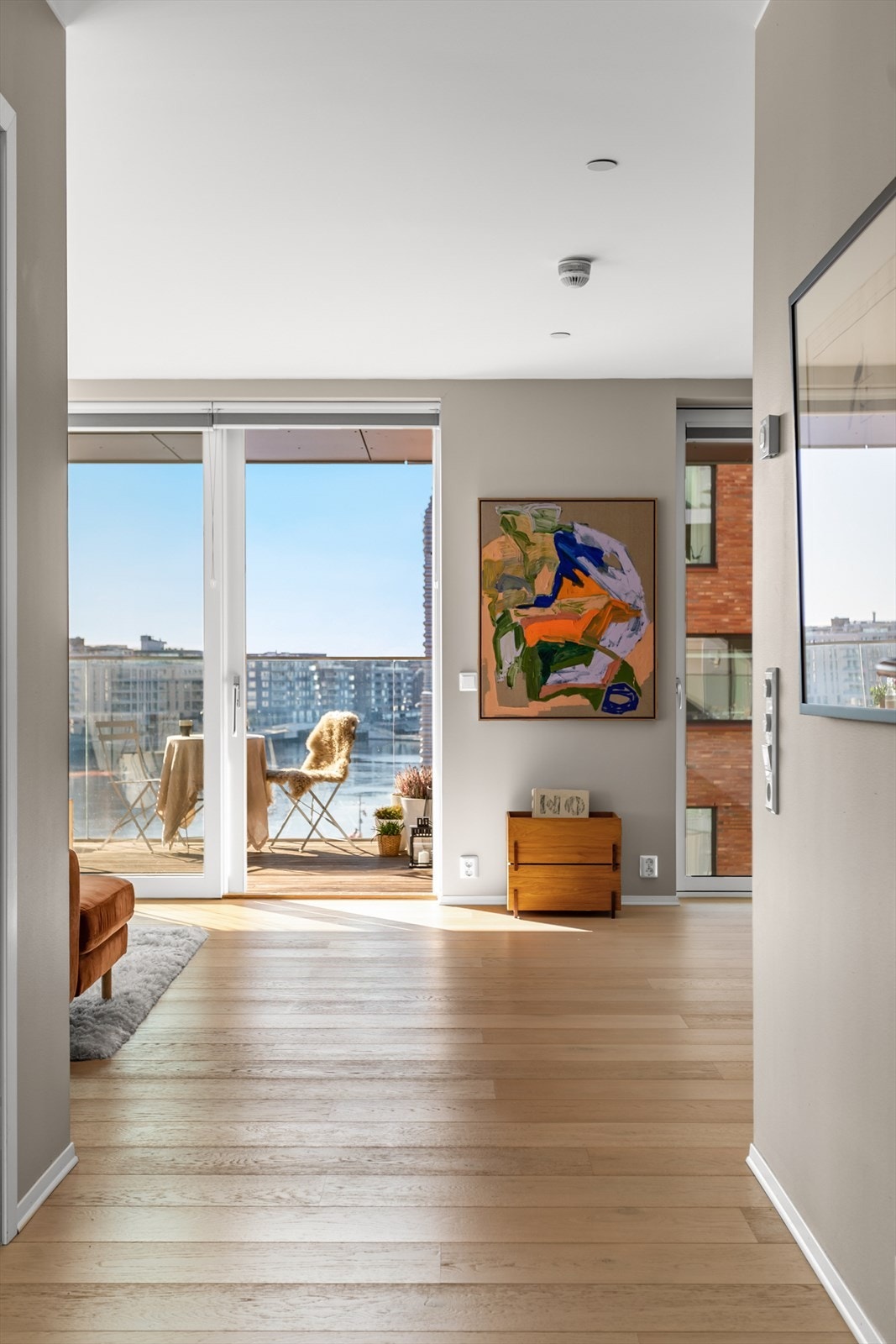 Nydelig endeleilighet med lys fra tre sider. Åpen og god planløsning Galleribilde