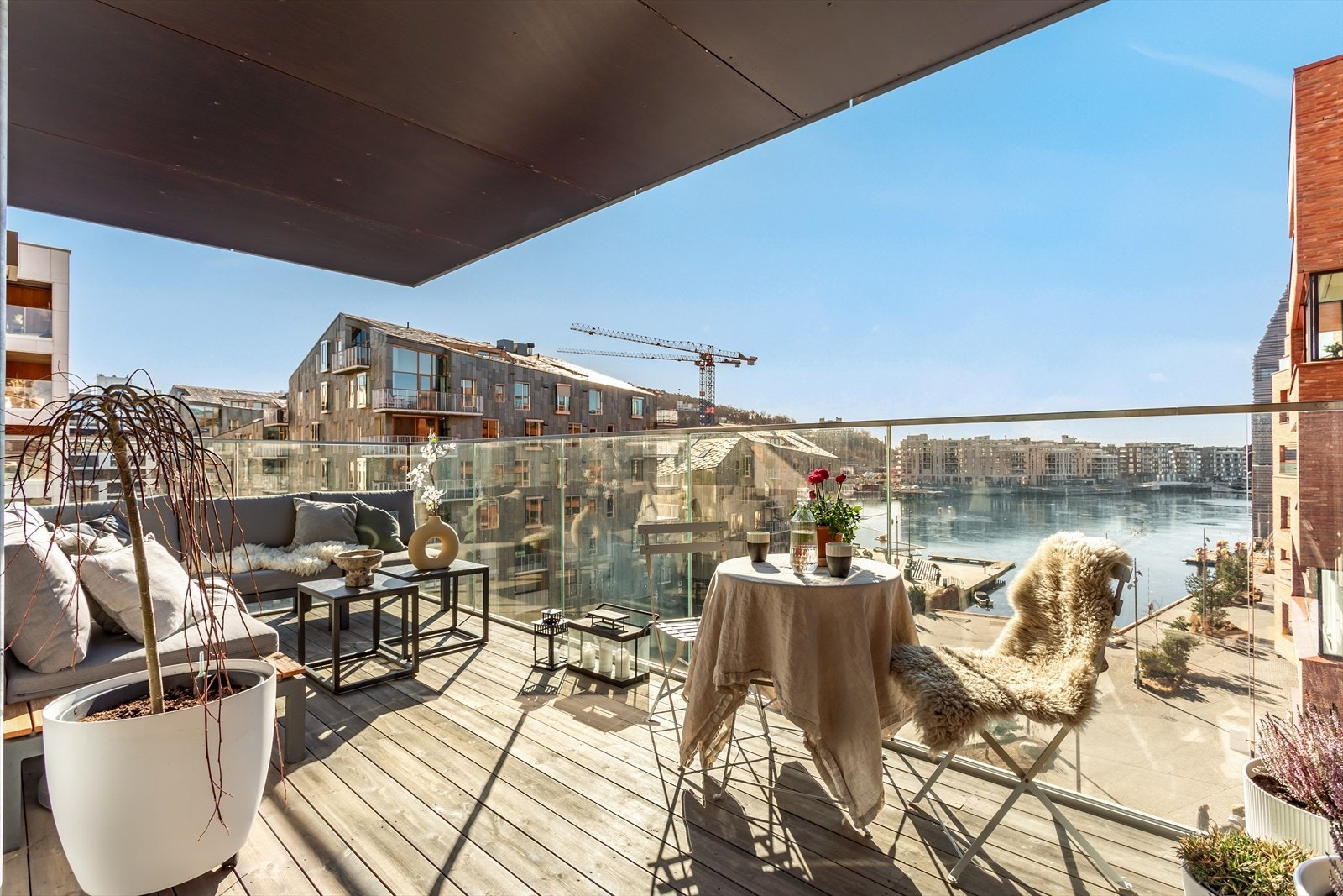 Stor balkong for området å være hvor man nyte flotte sommerkvelder i godt selskap Galleribilde