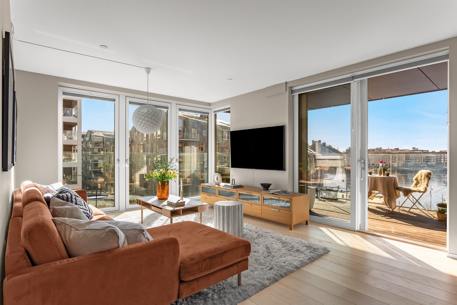 Spektakulær utsiktsleilighet med meget fin beliggenhet i Bjørvika. Legg merke til utsikten! Galleribilde