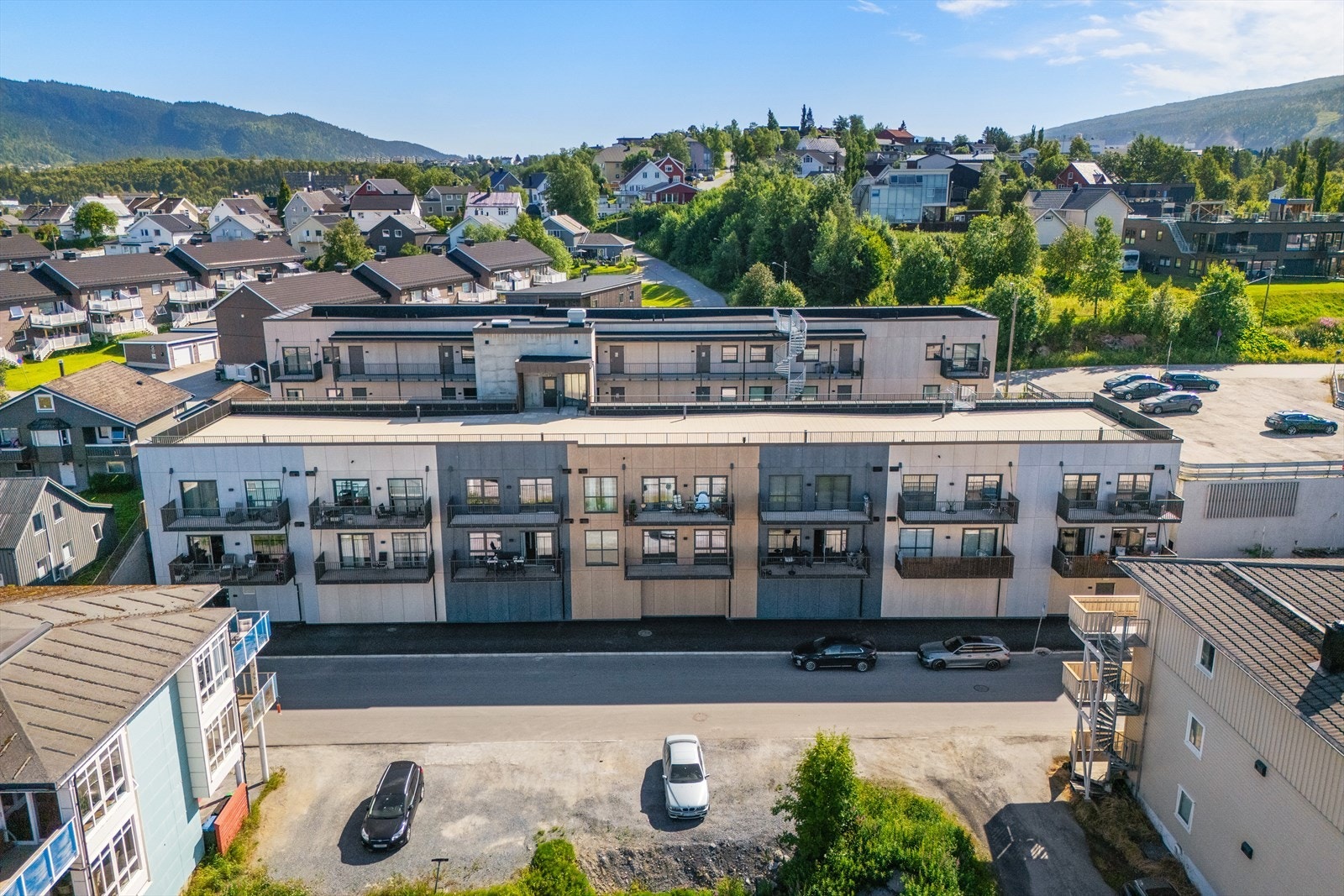 Velkommen til nybygg midt i sentrum av Mo i Rana, med felles parkeringskjeller og felles takterrasse. Foto: Diakrit, Marte Hansen. Galleribilde