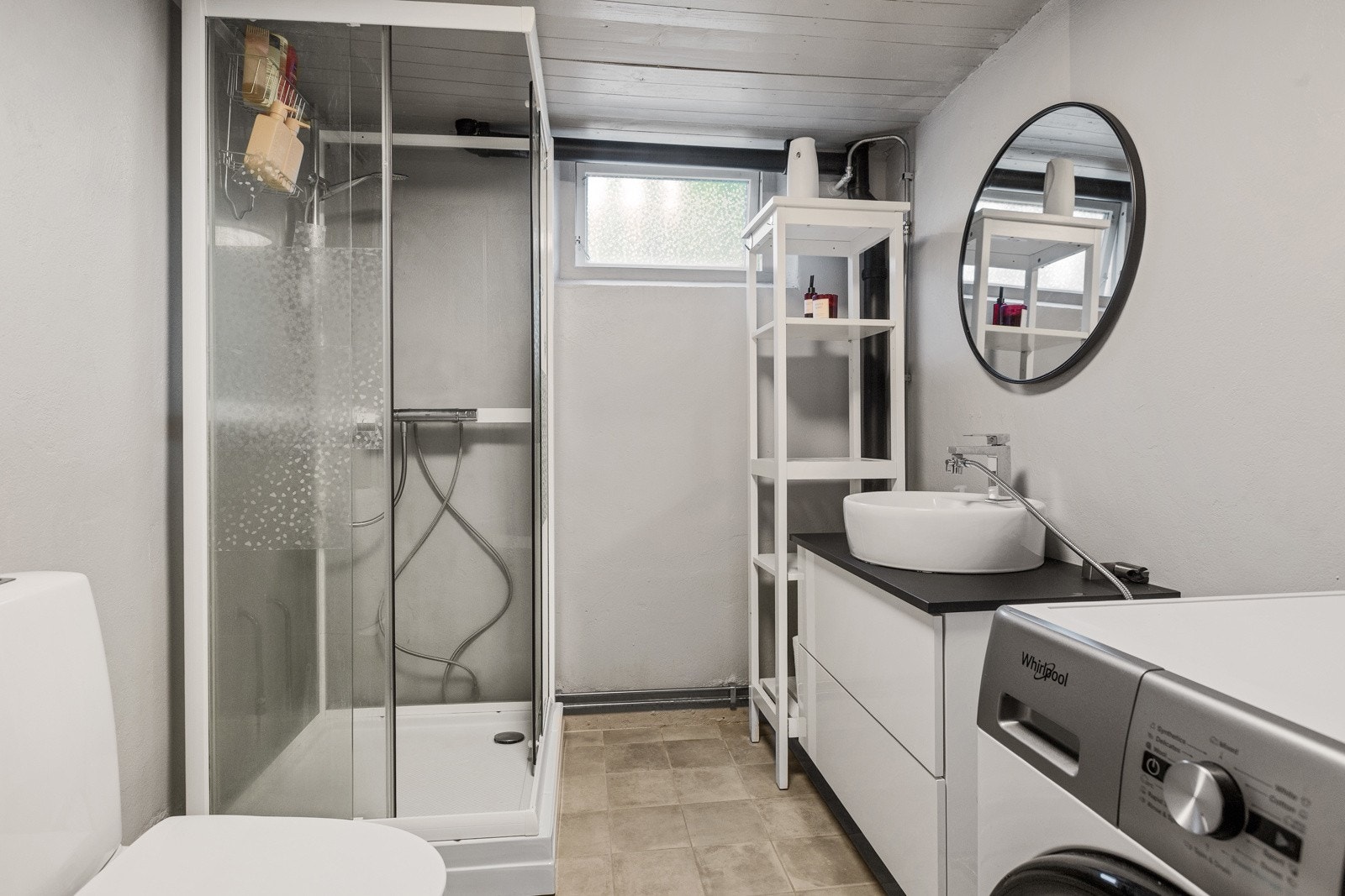 Bad/vaskerom i kjeller Galleribilde