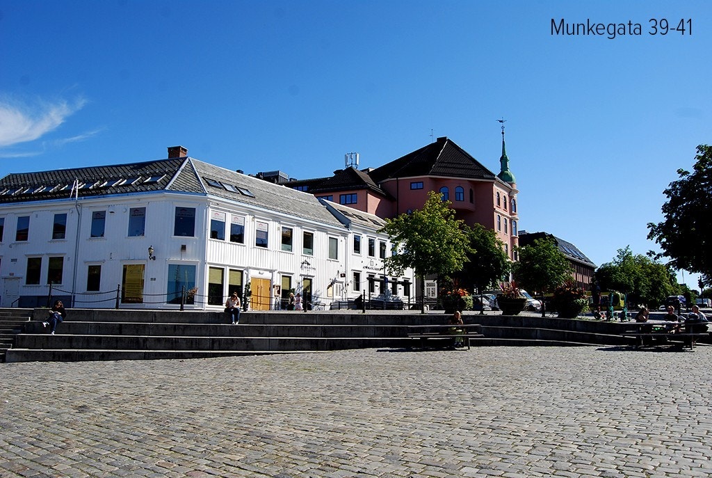 Munkegata 39-41 ligger i Ravnkloa. Galleribilde