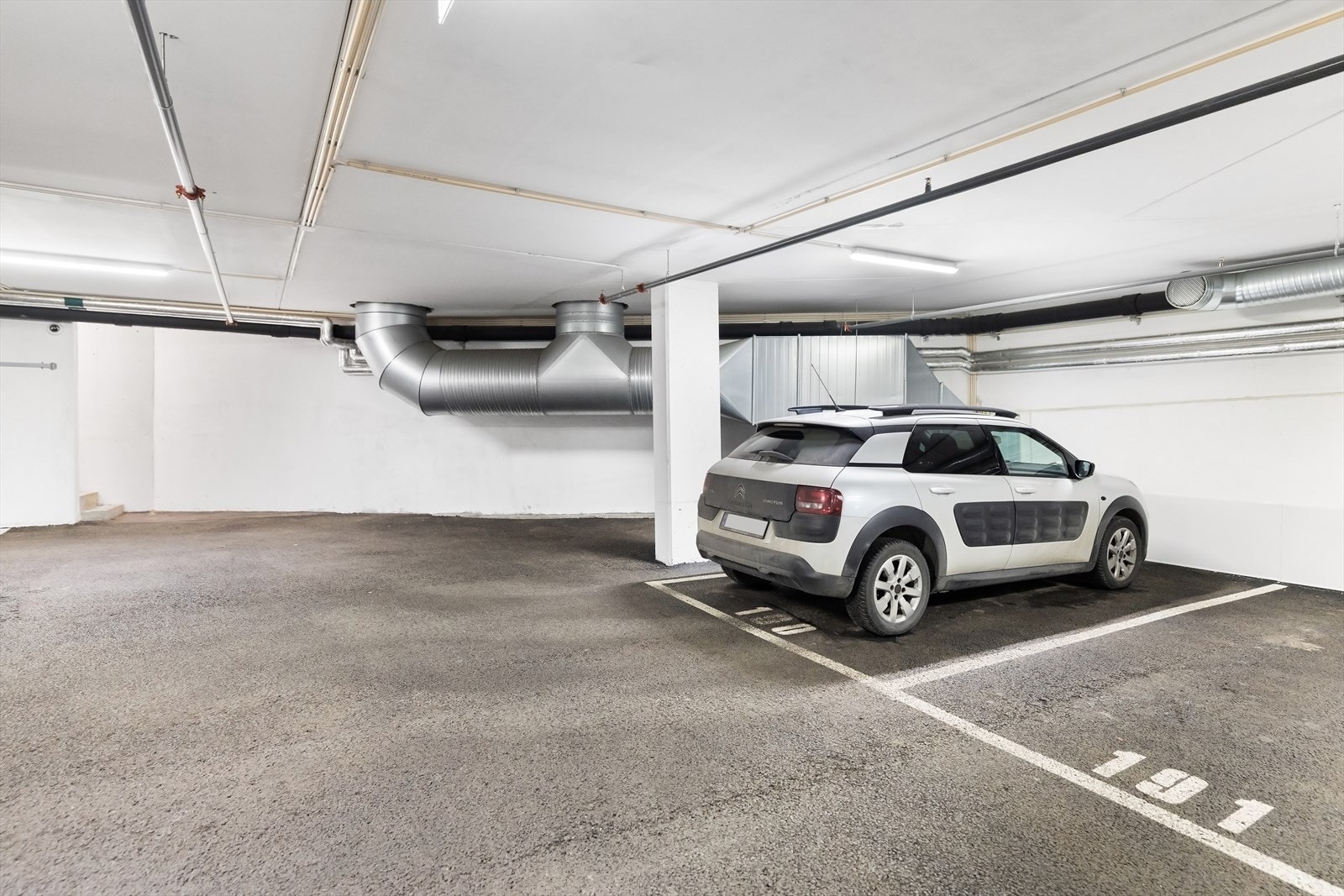 Garasjeplass 190 i Tunkvartalet garasjelag følger med boligen Galleribilde