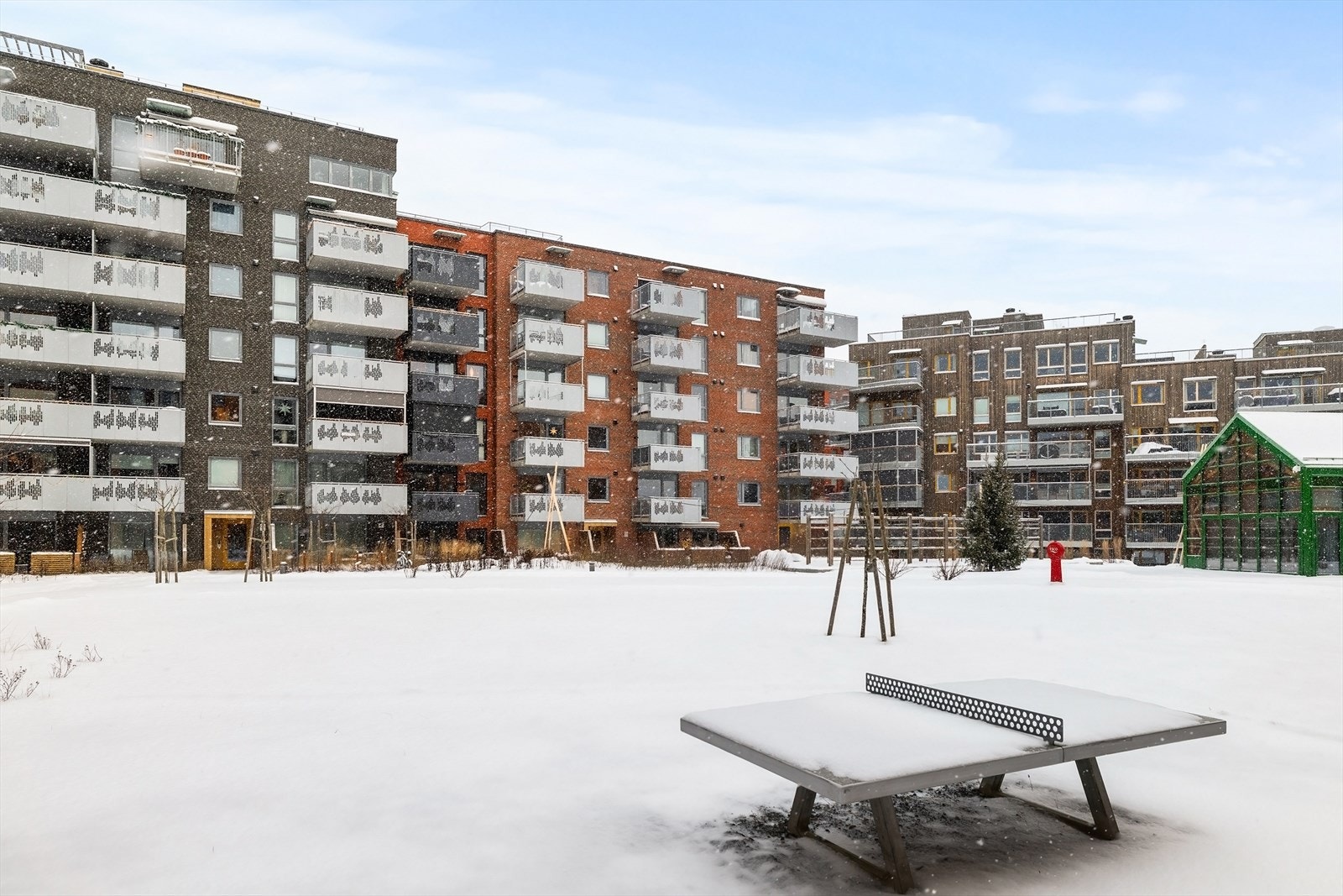Store fellesområder i borettslaget med forsamlingshus og takterrasse. Galleribilde