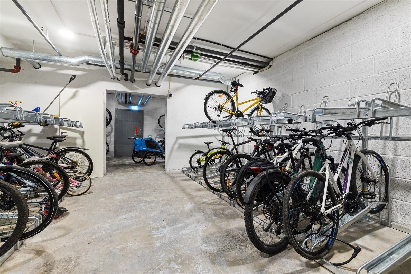 Felles sykkelparkering i borettslaget Galleribilde