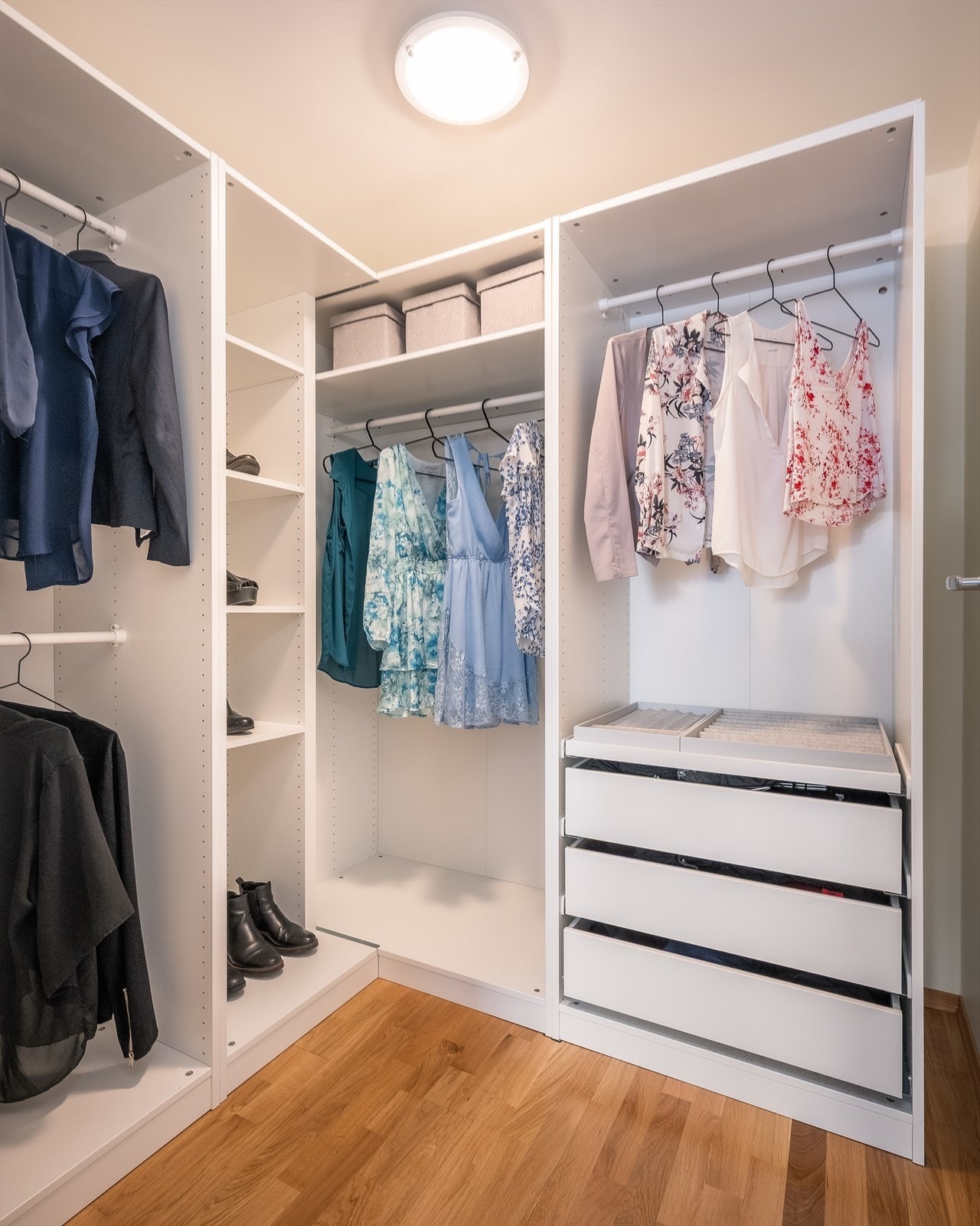 Boden med inngang fra soverom 2. Garderobeskap medfølger. Galleribilde