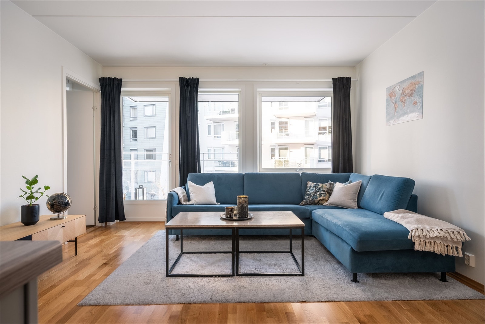 Leiligheten ligger fint til i 3.etasje vendt inn mot bakgård. Galleribilde