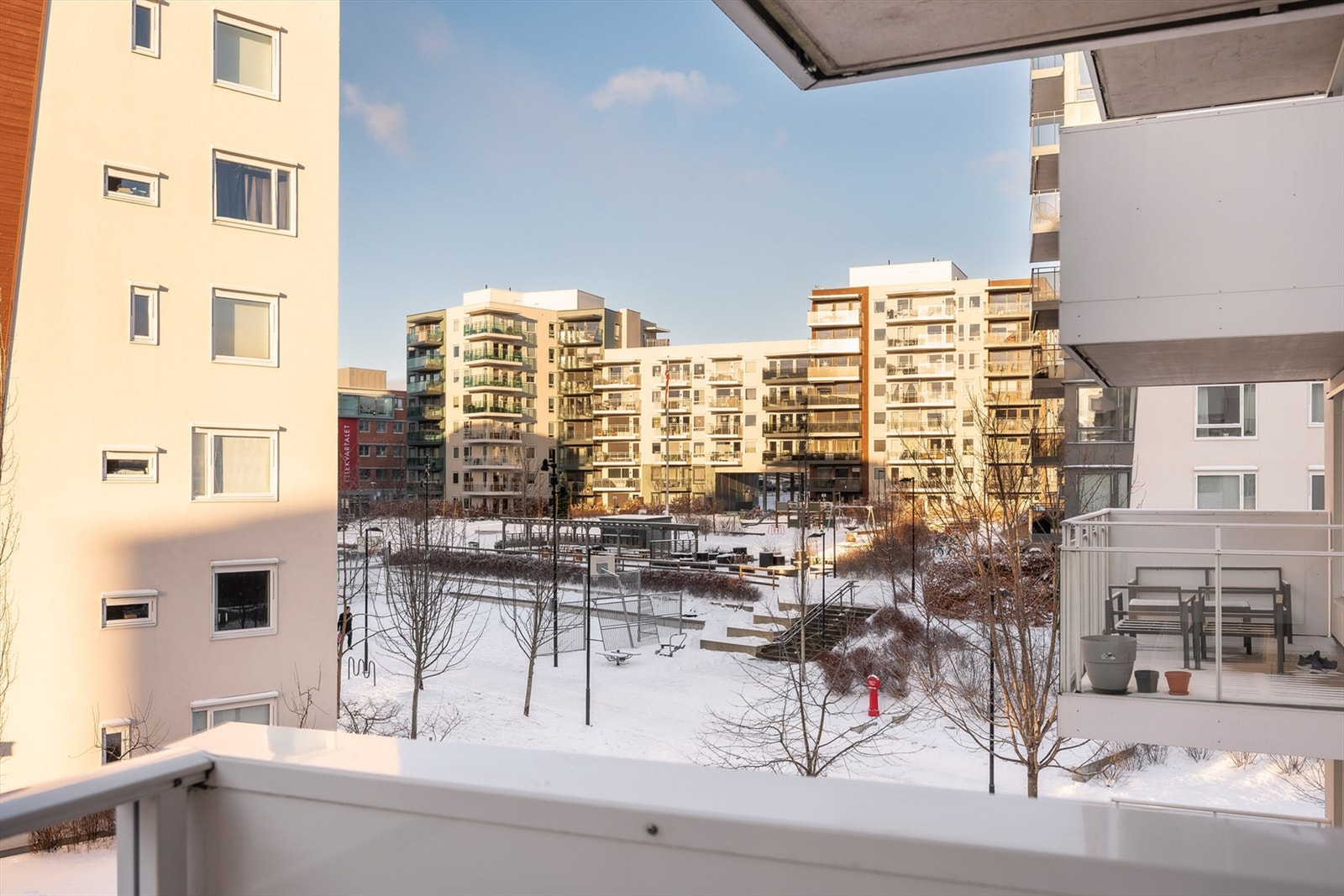 Gartnerkvartalet har Lørens absolutt flotteste bakgård. Denne brukes av alle i alle aldre! Galleribilde