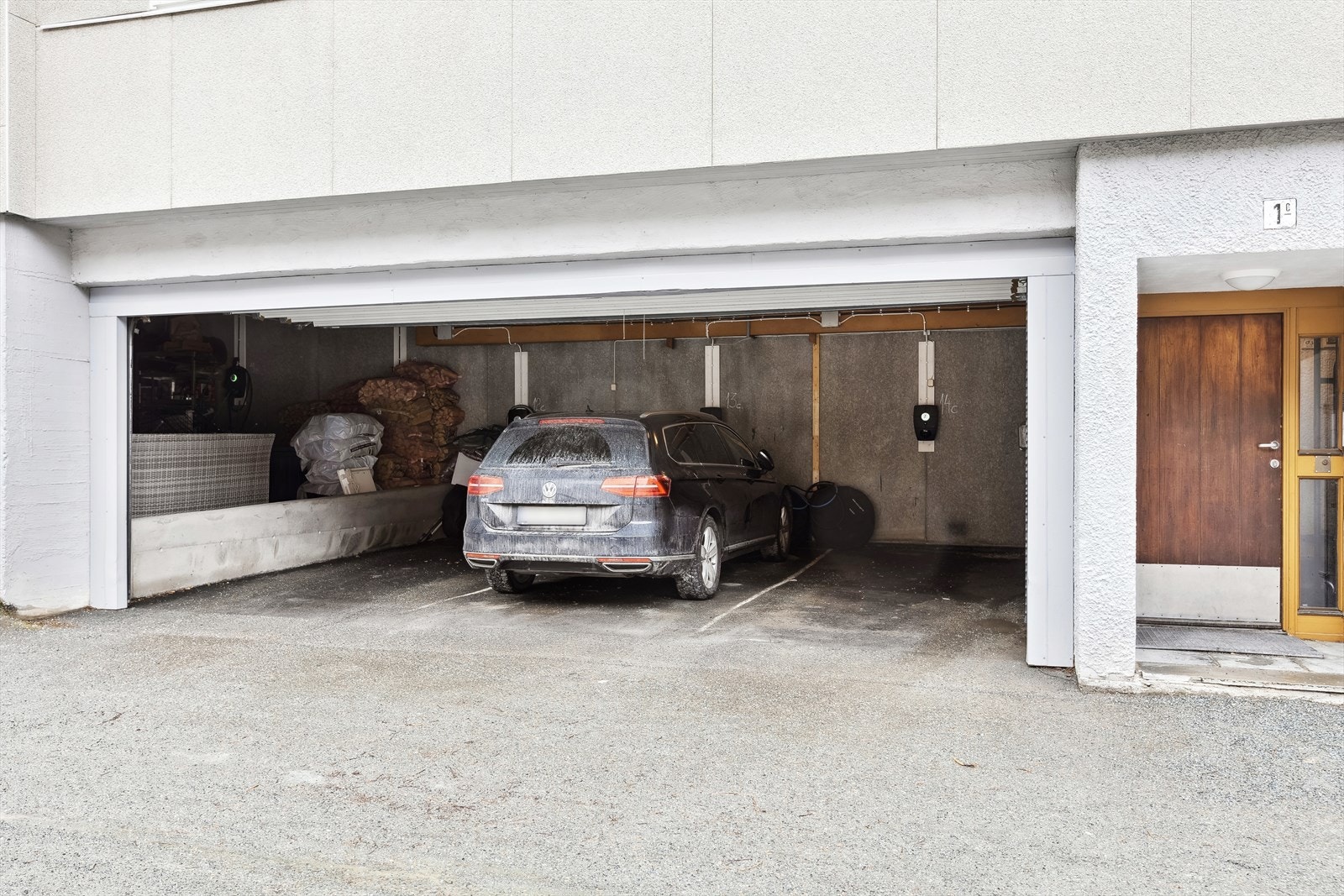 Det medfølger fast p-plass i garasje til leiligheten Galleribilde