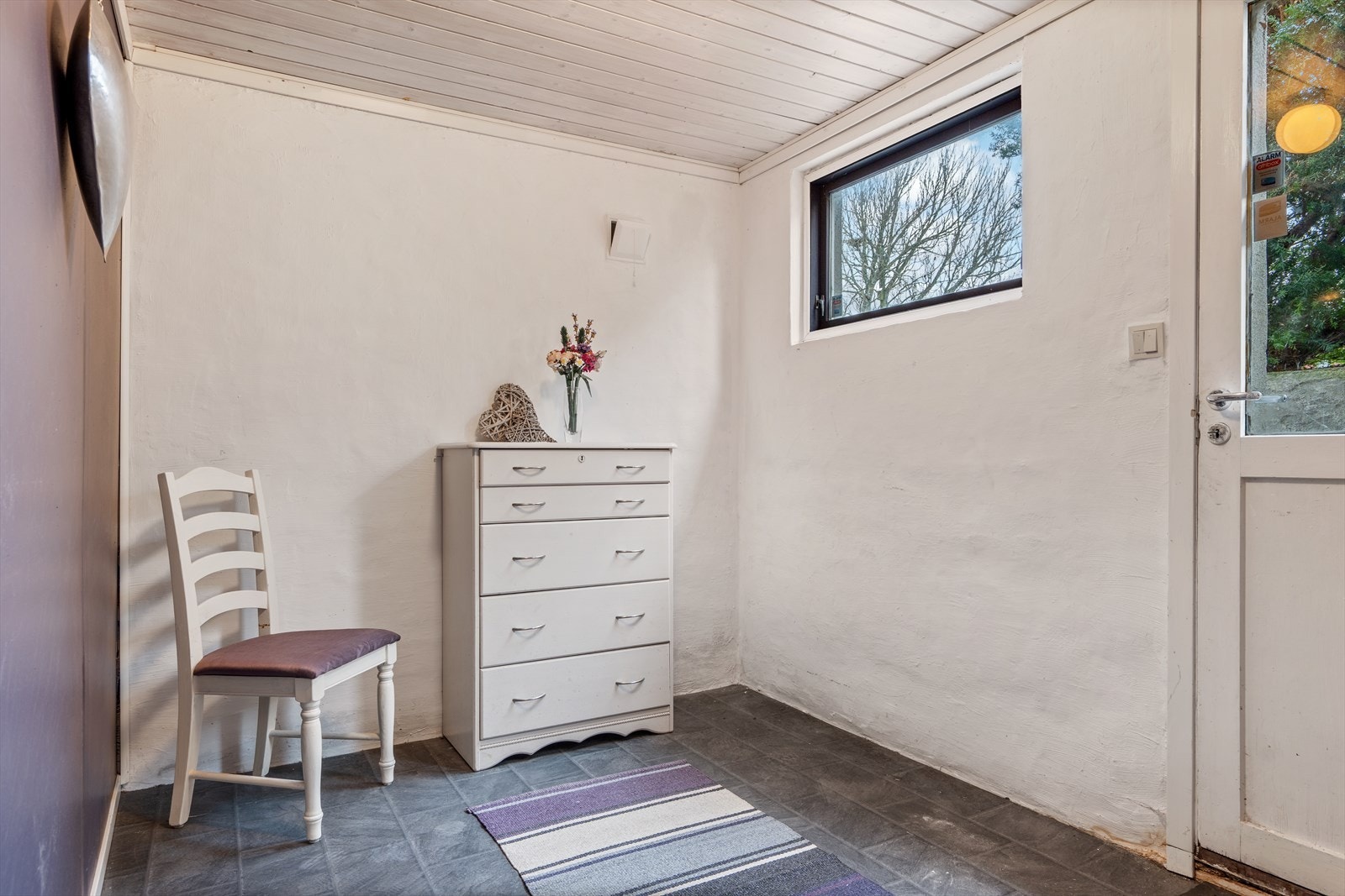 Egen inngang til kjeller Galleribilde