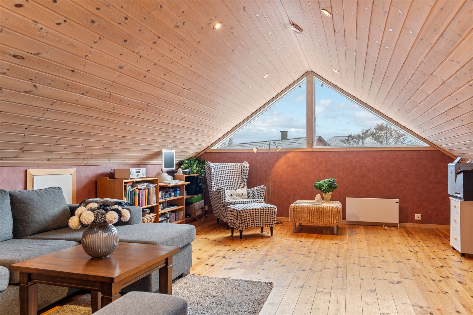 Kjekk loftstue med god boltreplass Galleribilde