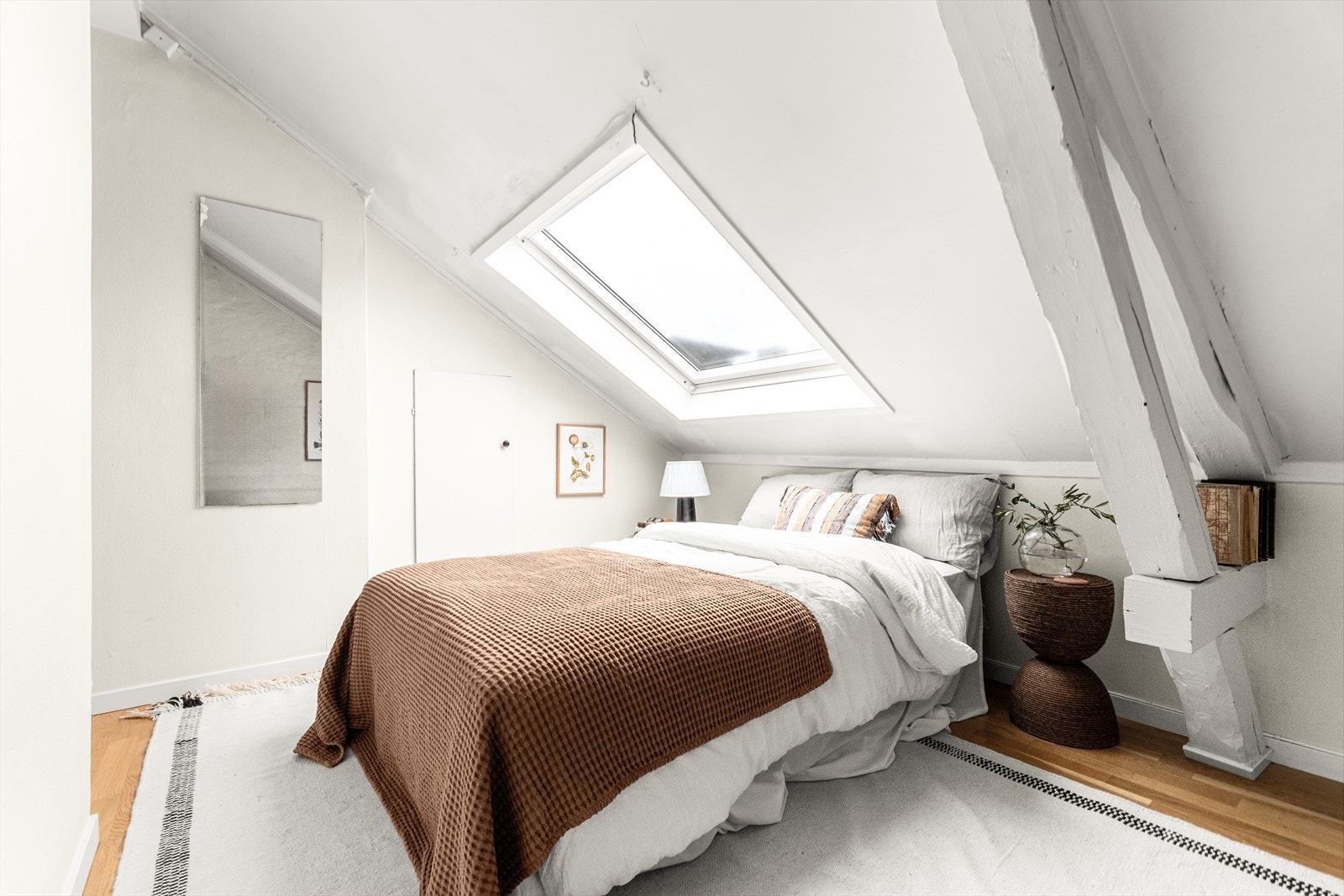 Her er det et innebygd skap for ekstra oppbevaring. Galleribilde