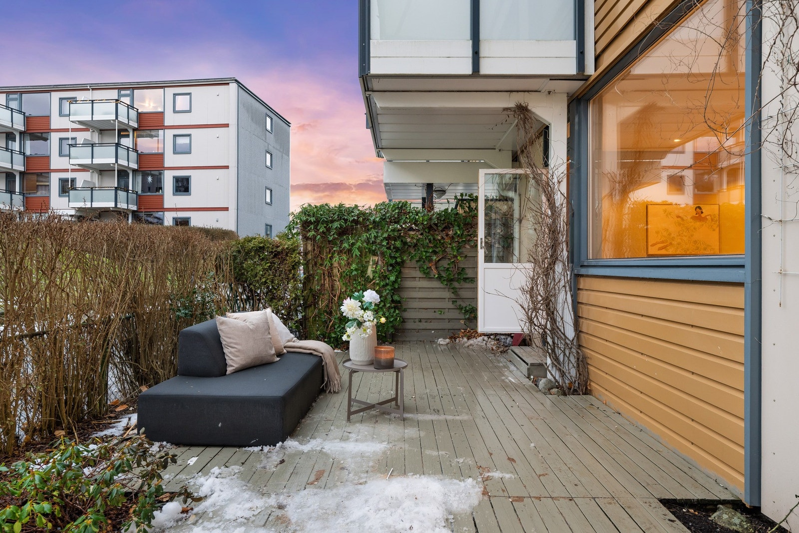 Terrassen er vestvendt, som gir utmerkede solforhold. Galleribilde