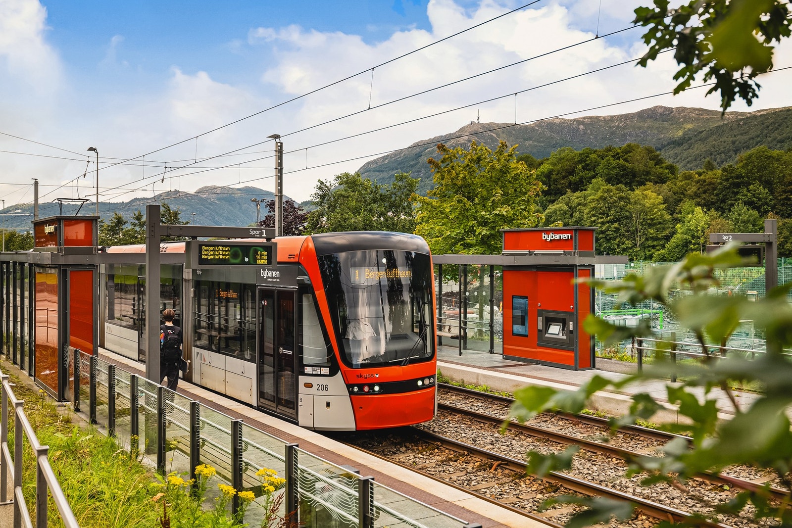 Umiddelbar nærhet til kollektivt, med både bybane og busstopp et steinkast unna. Galleribilde