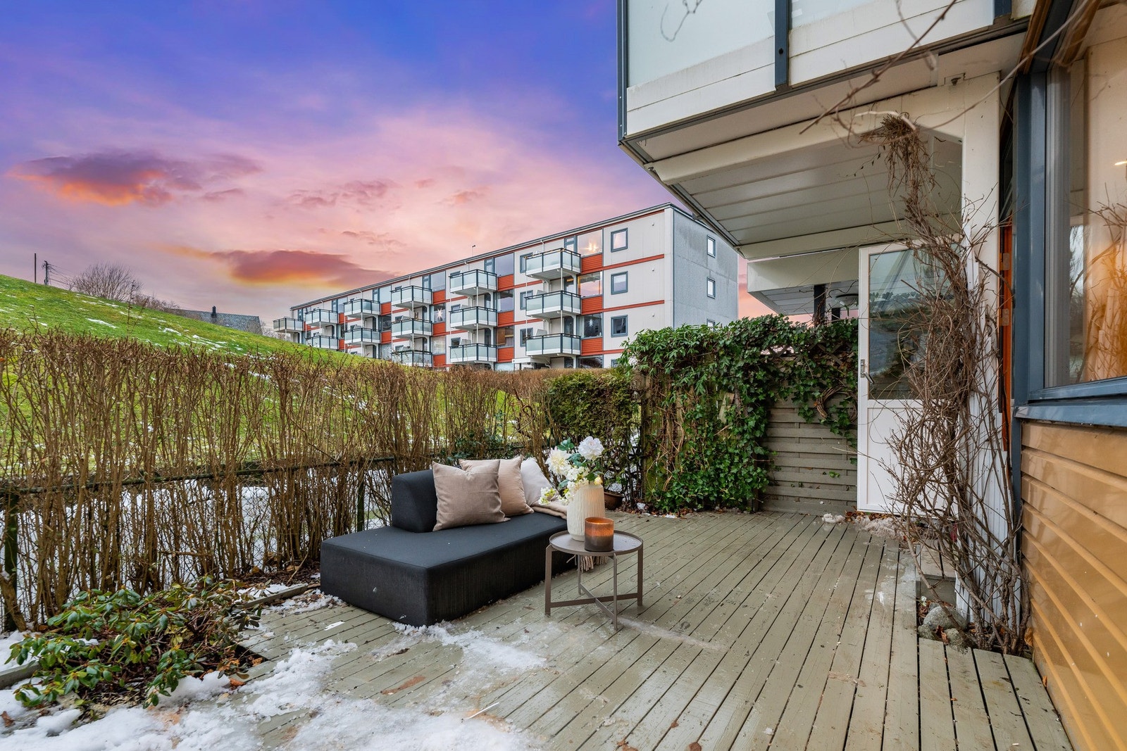 Velkommen til en lekker 3-roms leilighet med nyoppussede kvaliteter og sentral beliggenhet på Slettebakken. Galleribilde