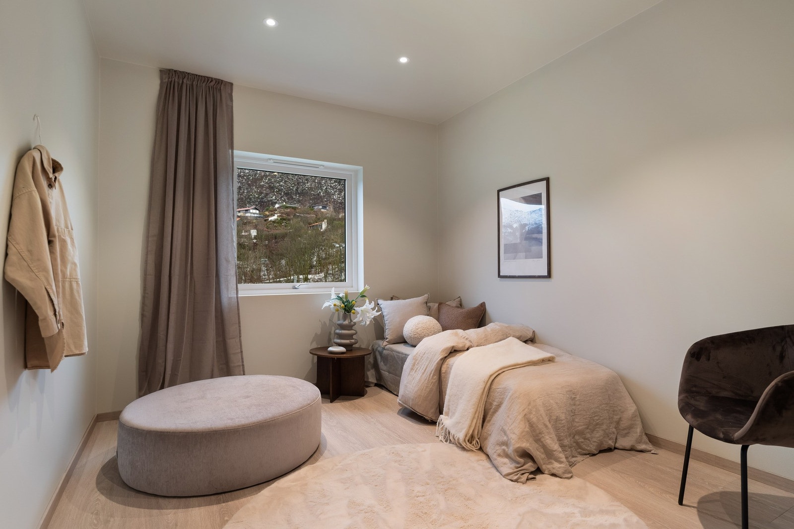 Soverom 2 er på 9,6 m², også dette med god plass til ønsket møblering. Galleribilde