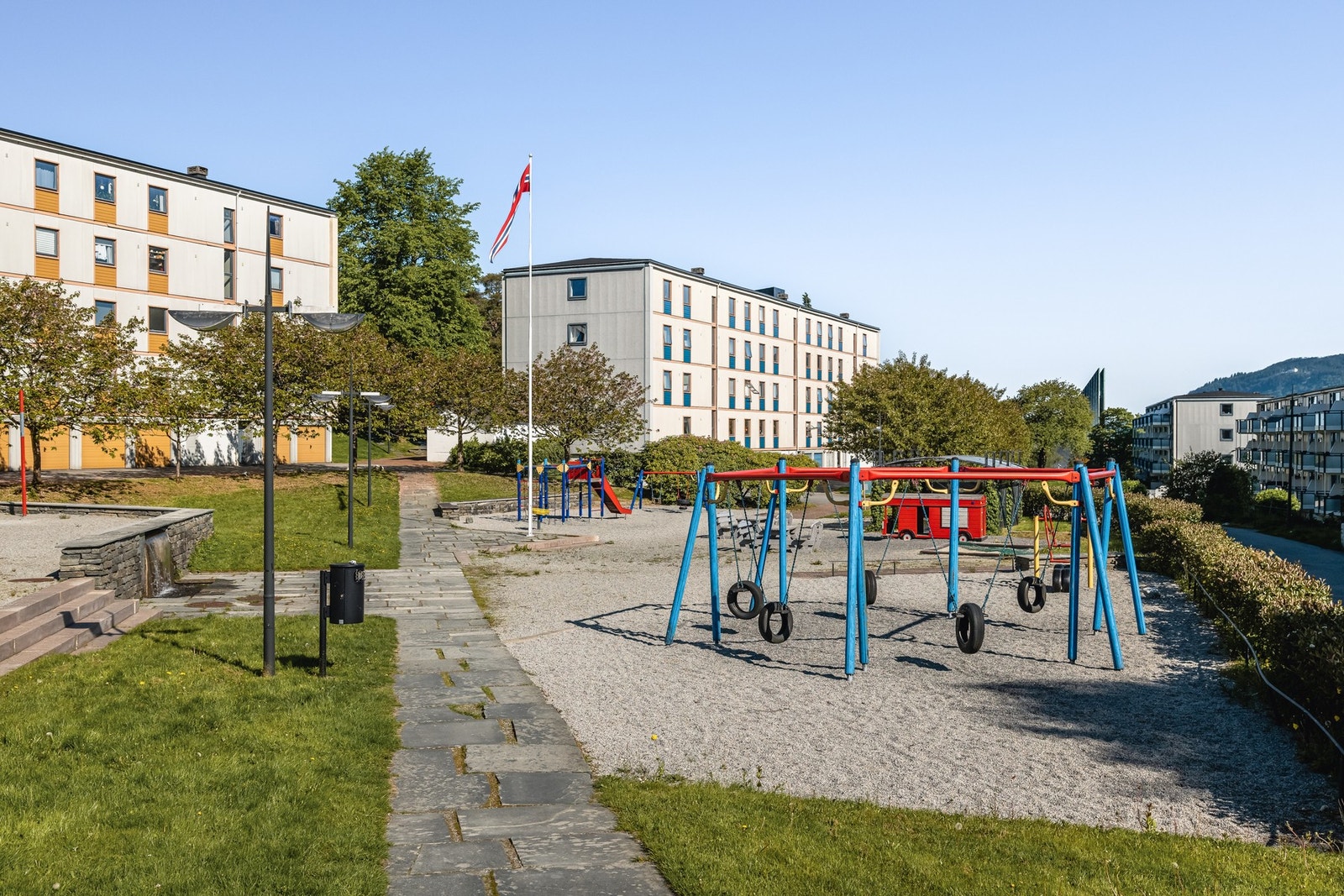 Lekeplass på borettslagets eiendom. Galleribilde