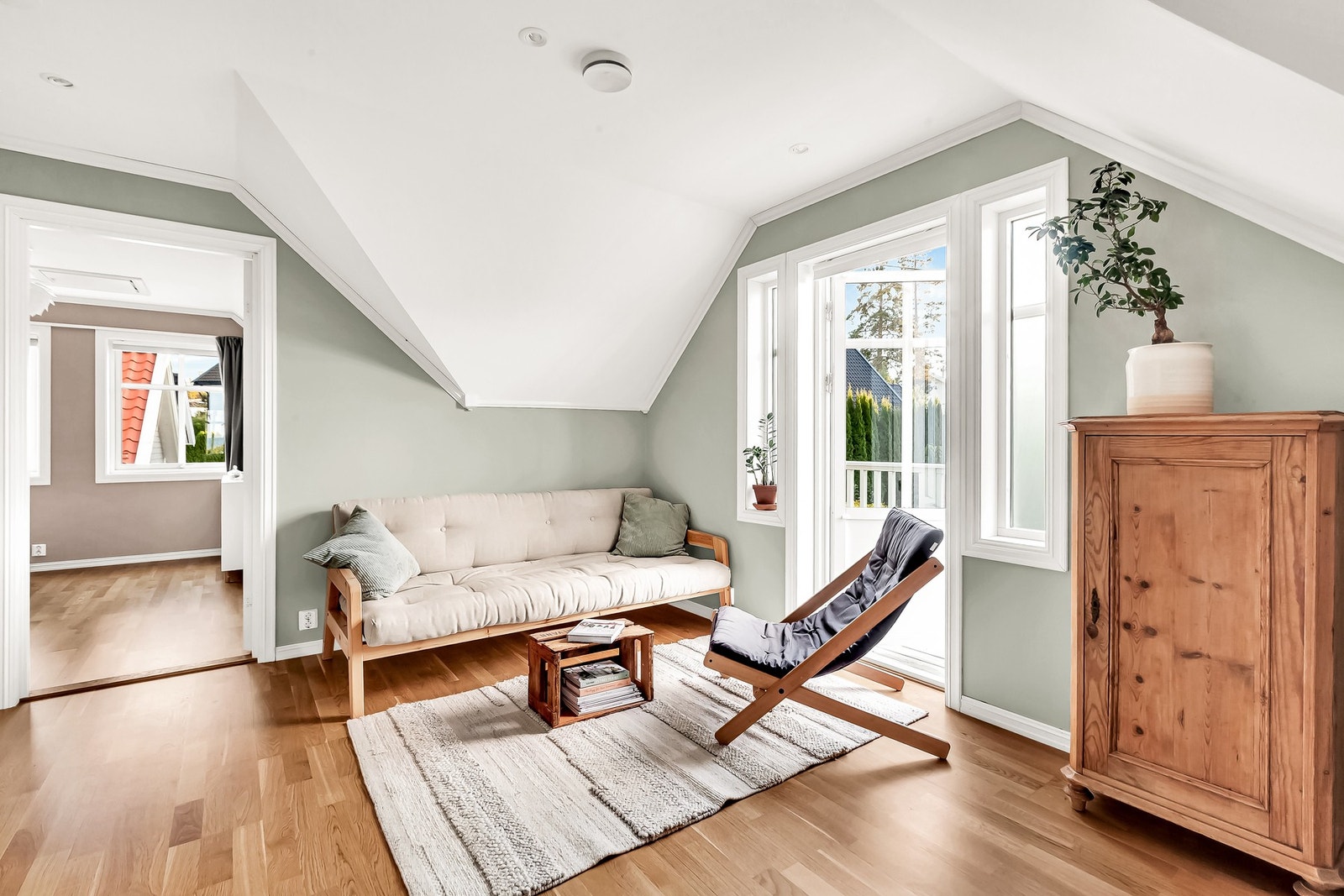 I boligens 2 etasje finner vi en loftstue, tre soverom og et bad Galleribilde