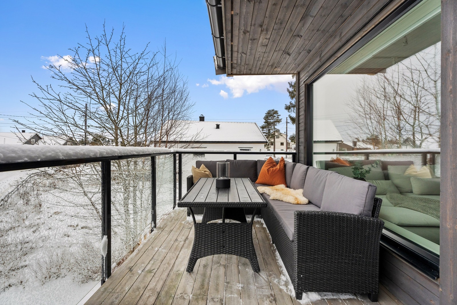 Her er det god plass for både utemøbler og beplantning. Galleribilde