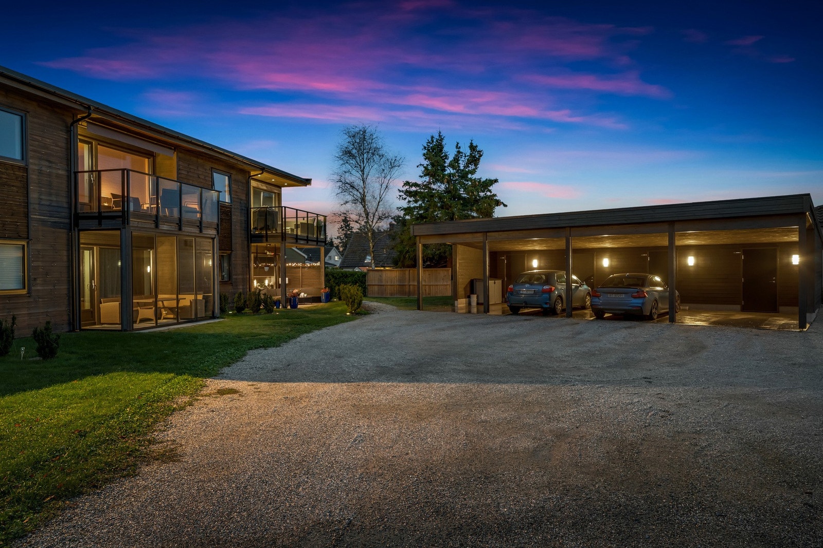 Det følger med egen carport-plass. Galleribilde