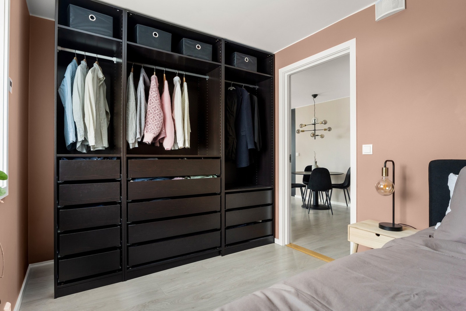 Her har man god skapplass! Galleribilde