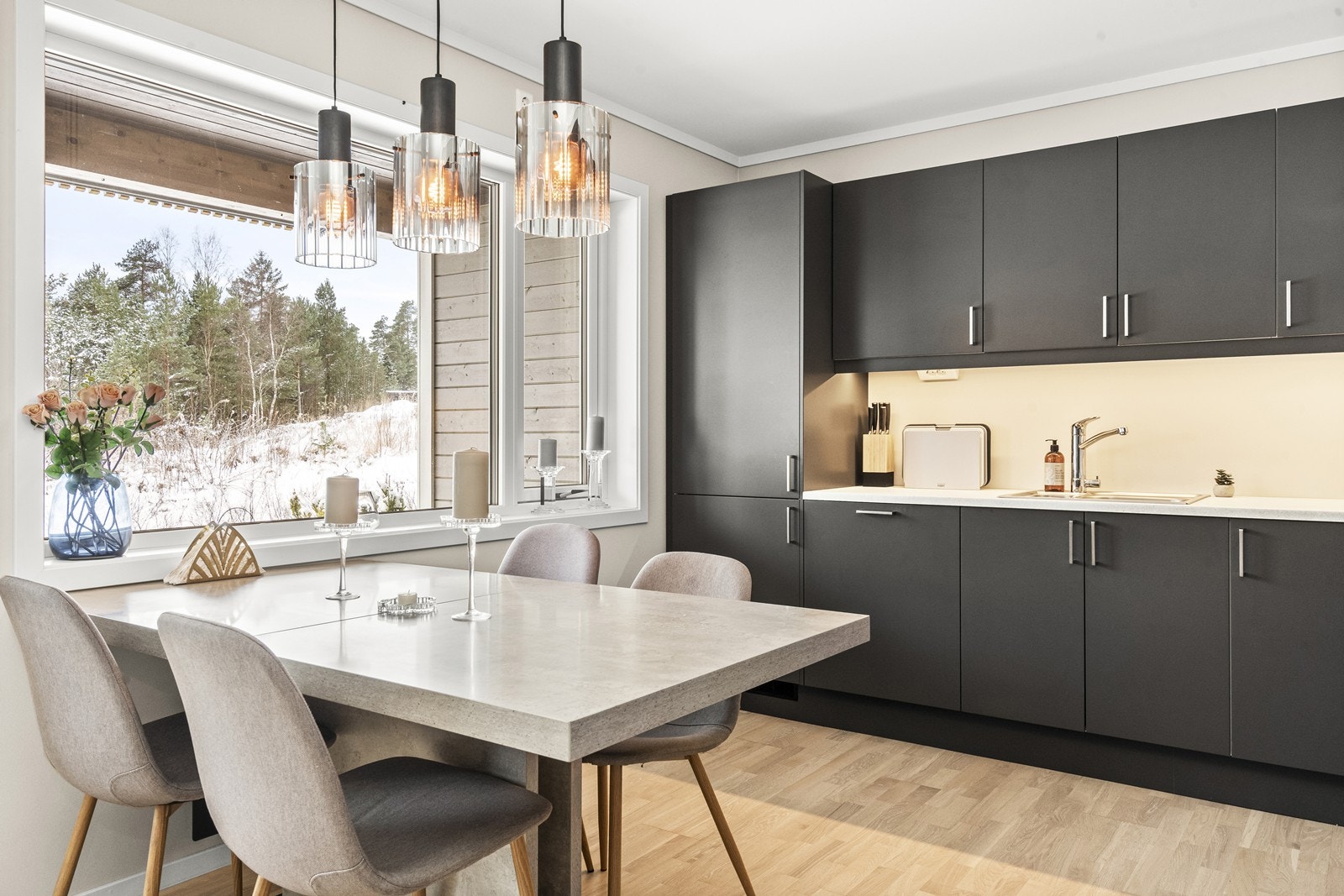 Leiligheten har en god og innholdsrik planløsning med meget god standard. Galleribilde