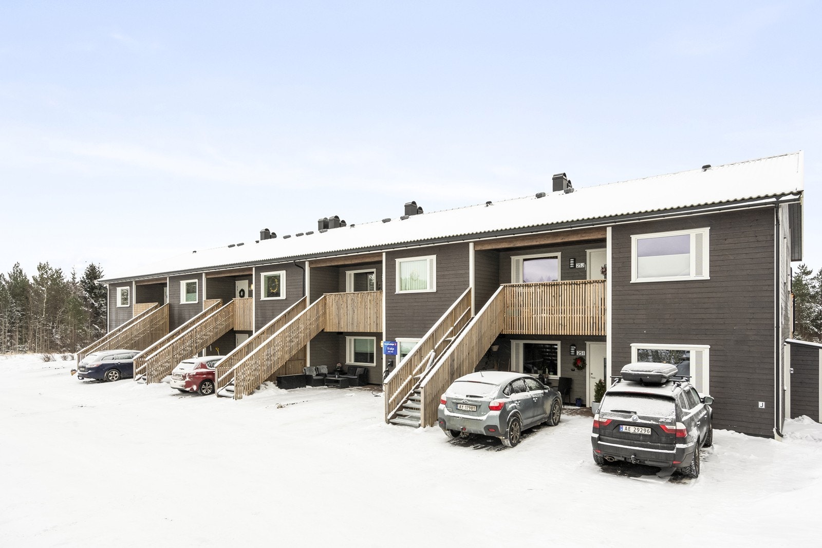 Leiligheten ligger i første etasje i en flermannsbolig med enkel adkomst. Galleribilde