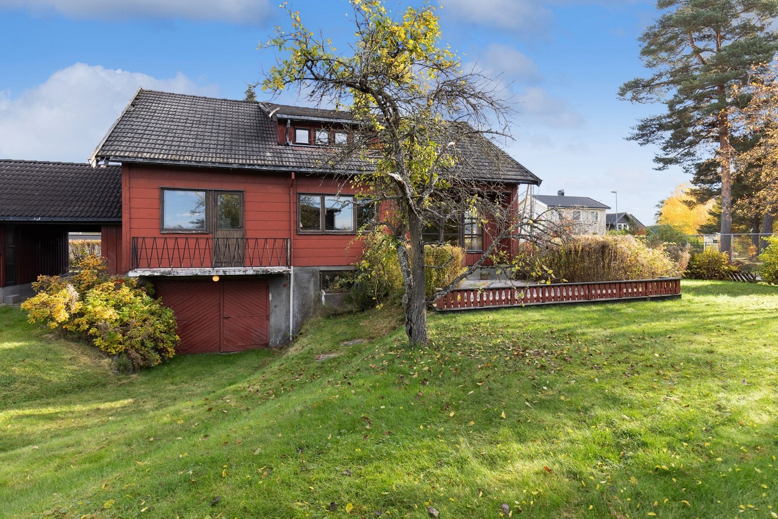 Stor, frodig tomt på ca. 1 261 m². Galleribilde