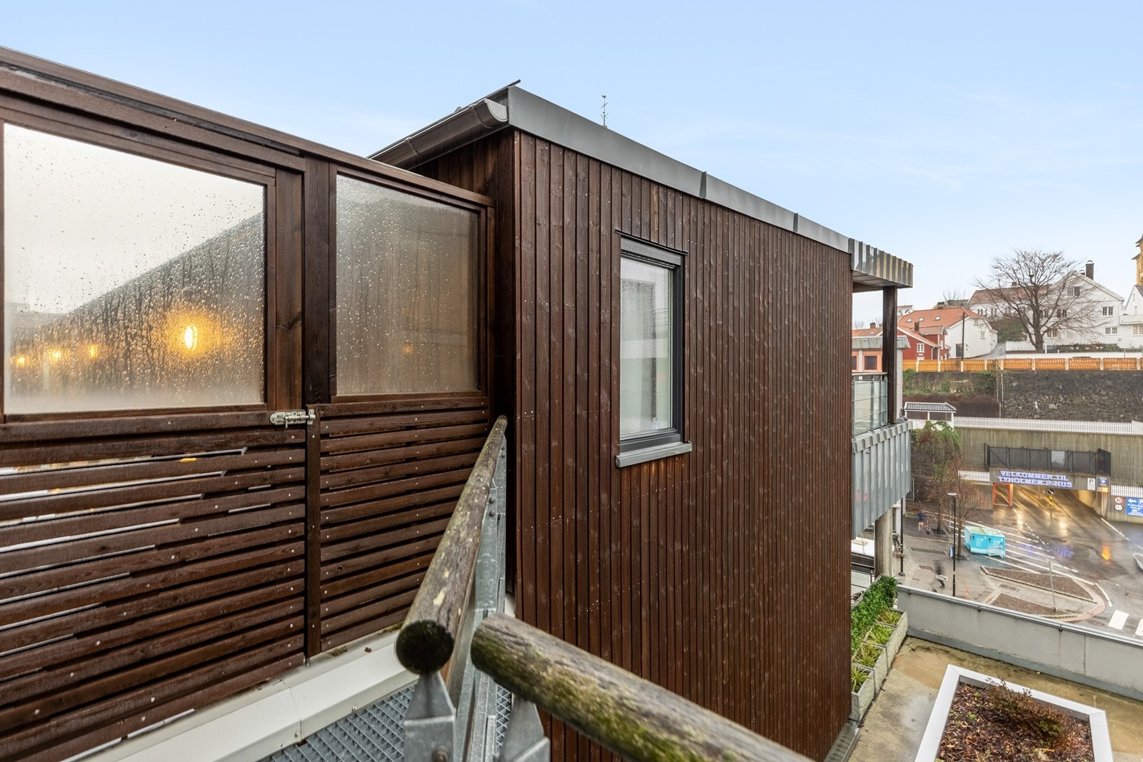 Fra verandaen er det rømningsvei bak boden Galleribilde