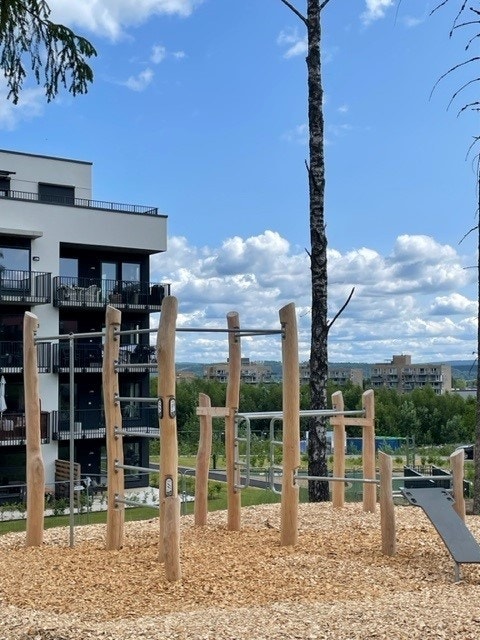 Rett utenfor døren finner du turstier, og om vinteren kjøres det opp skiløyper i området. Galleribilde
