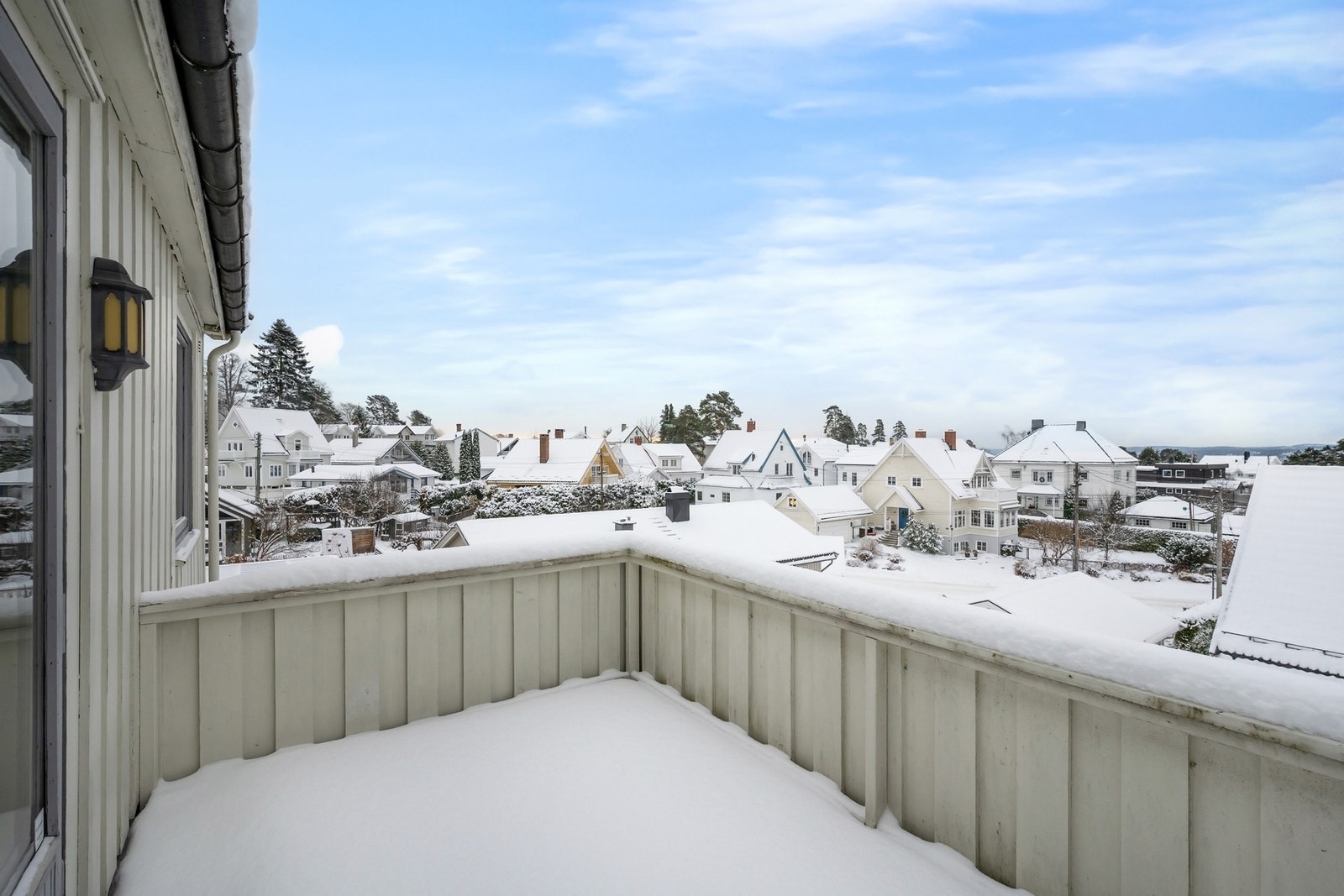 Utgang til sydvestvendt balkong på ca. 9 m² Galleribilde