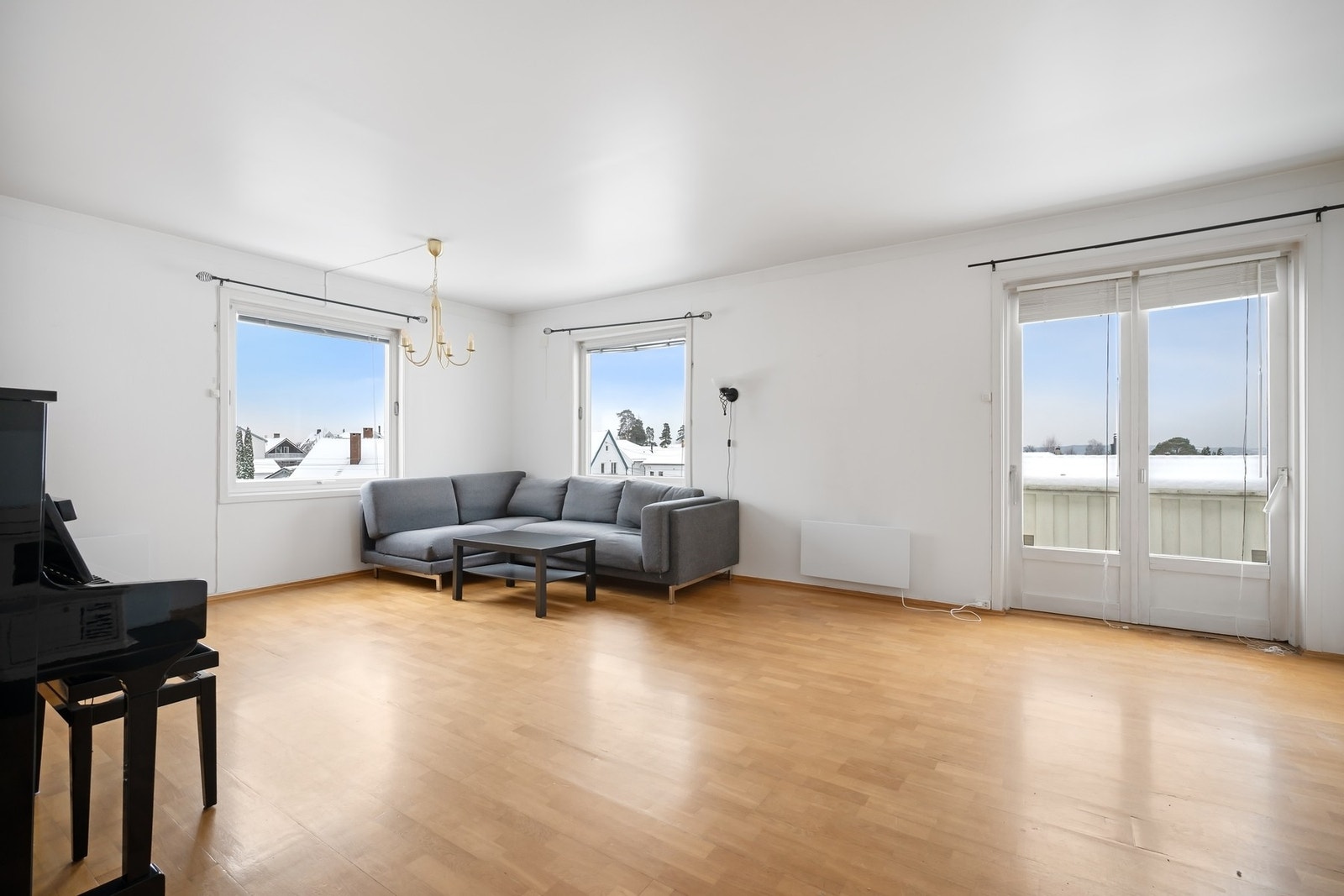 Utgang til sydvestvendt balkong på ca. 9 m² Galleribilde