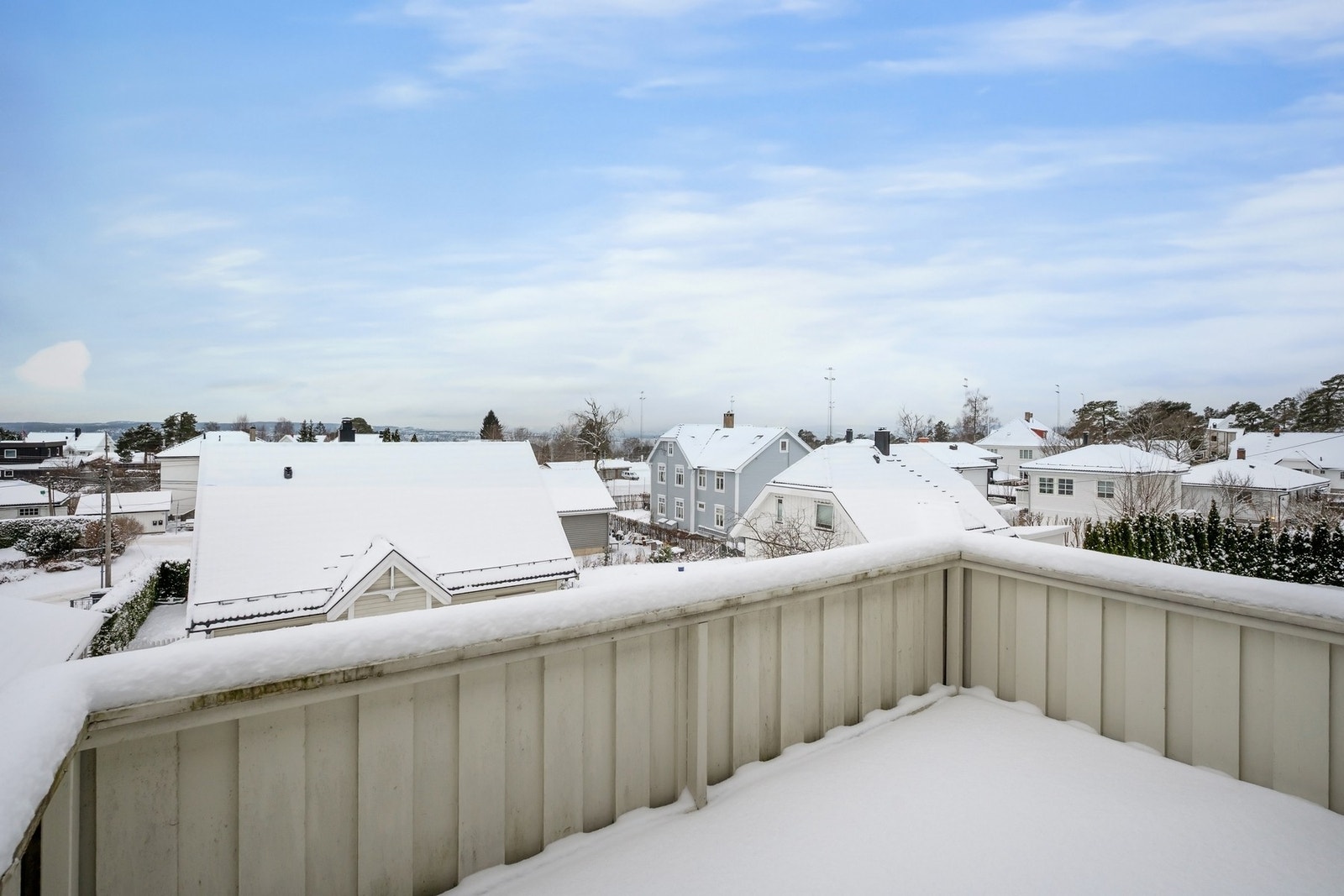 Frittliggende balkong med flott utsikt og optimale solforhold Galleribilde