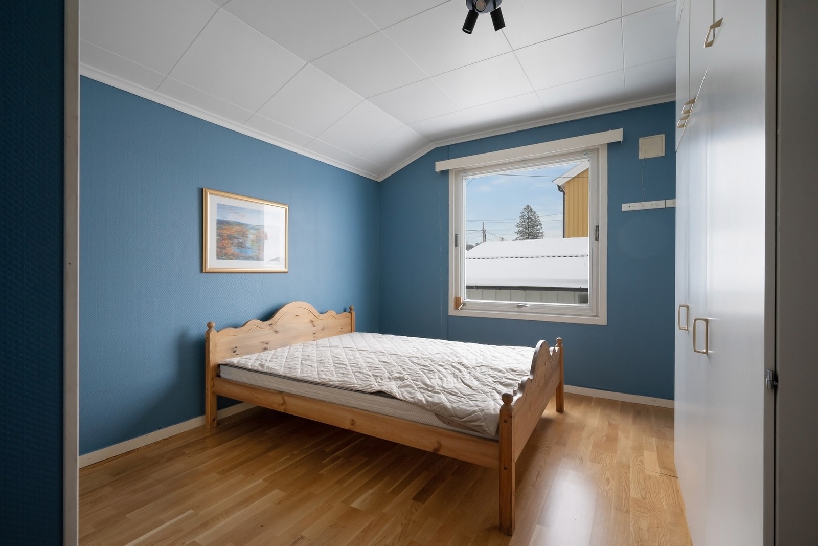 Ved dagens planløsning inneholder 1. etasje et stort soverom Galleribilde