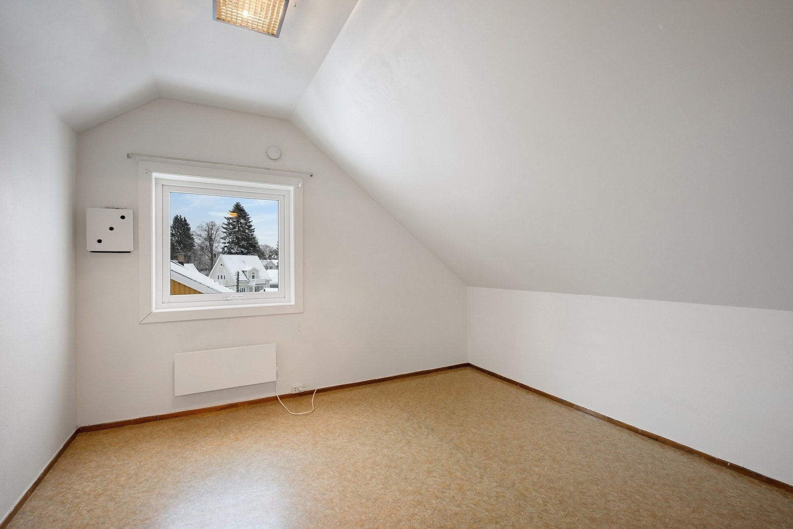 Soverom 2 på loft. Det er montert rømmningsstige utenfor hvert av soverommene Galleribilde