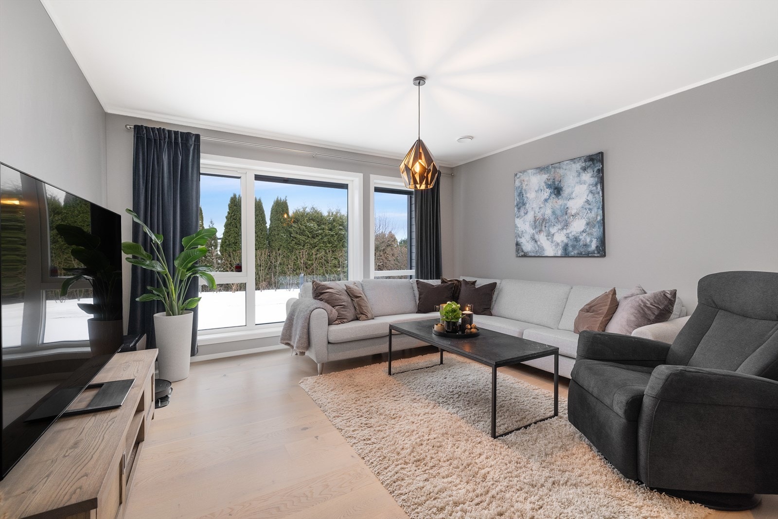 Første etasje er en funksjonell og innholdsrik. Galleribilde