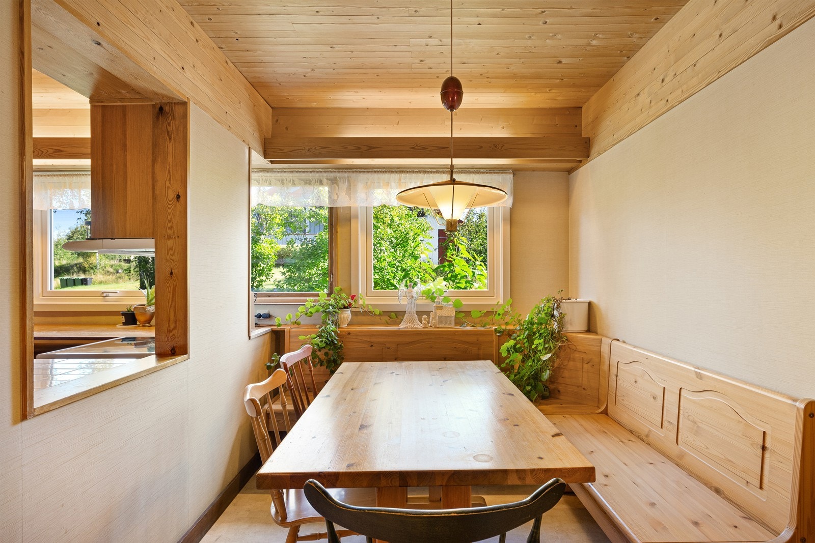 Her er det god plass til at hele familien kan nyte frokost og middag. Galleribilde