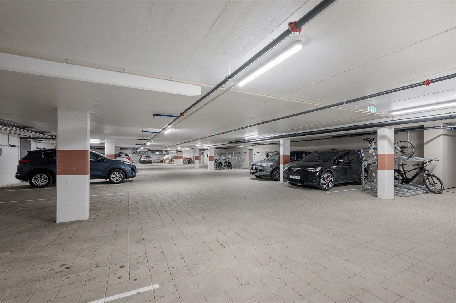 Det er muligheter for kjøp av p-plass i oppvarmet p-kjeller ved ønske. Galleribilde