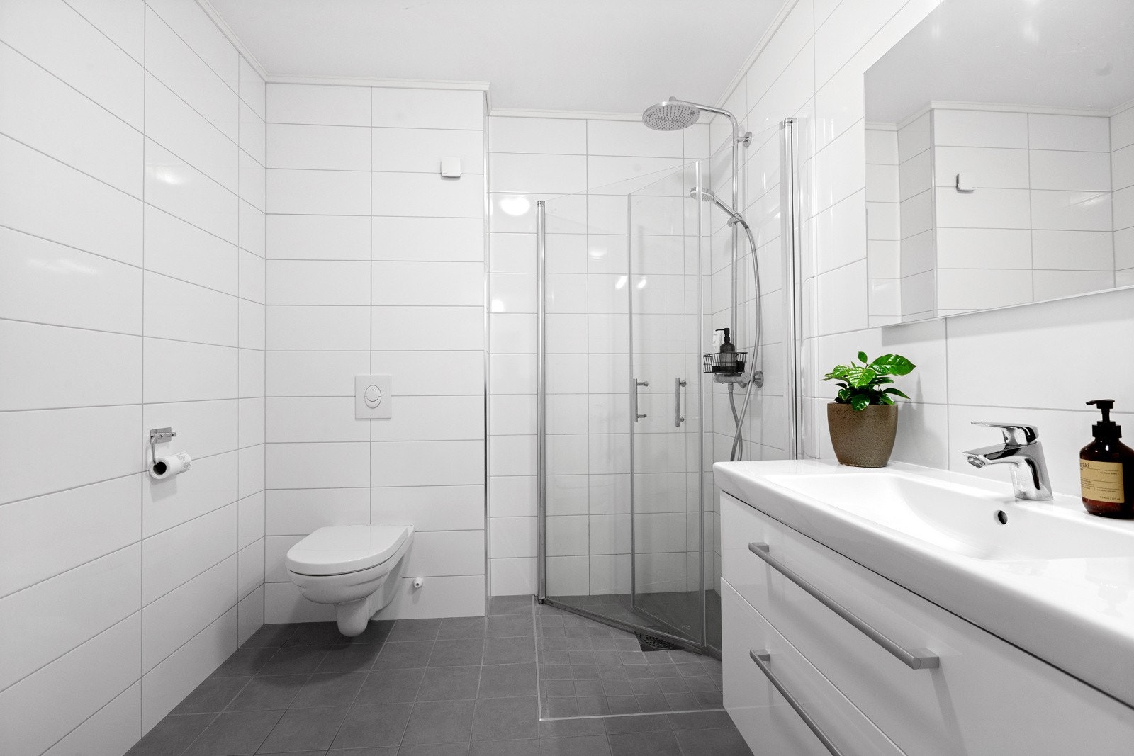 Varmekabler i gulvet på badet Galleribilde