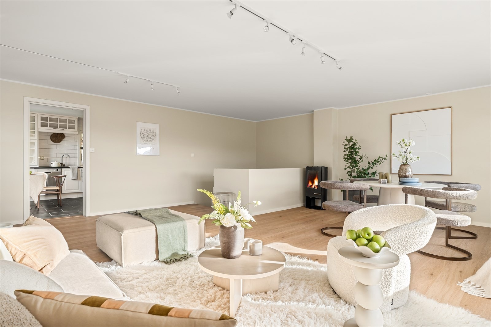 Den moderne vedovnen bidrar til en koselig atmosfære. Galleribilde