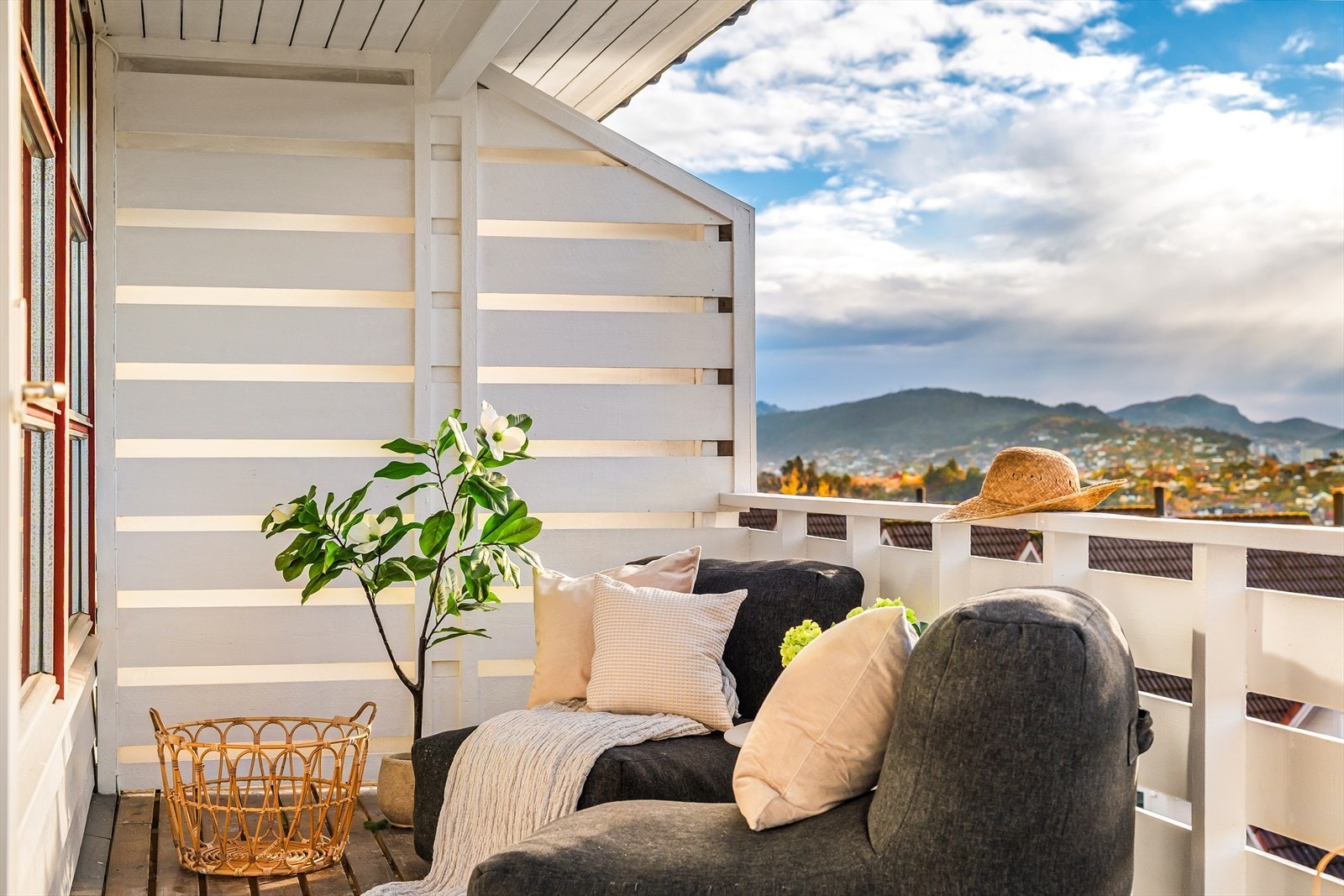 Denne balkongen er ideell for avslapning og for å nyte solfylte dager til fulle. Galleribilde
